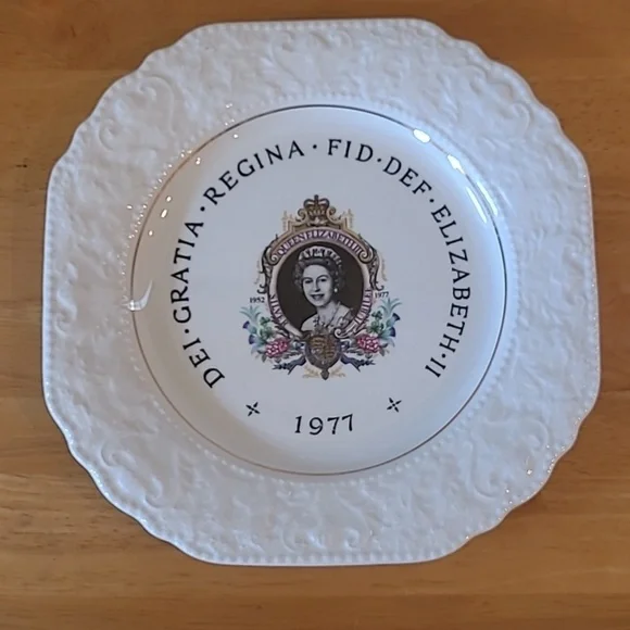 LORD NELSON POTTERY 1977 Silver Jubilee Her Majesty Queen Elizabeth II Plate - Picture 2 of 13